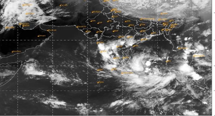 कुठवर पोहोचलं Cyclone Mocha? Live Video च्या माध्यमातून पाहा कसं धारण करतंय रौद्र रुप
