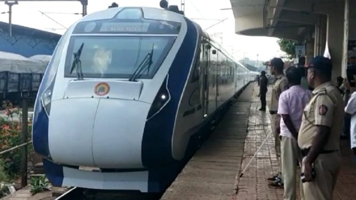 कोकण रेल्वे मार्गावरुन प्रवास करणाऱ्यांसाठी मोठी बातमी, आता वंदे भारत एक्स्प्रेसने प्रवास