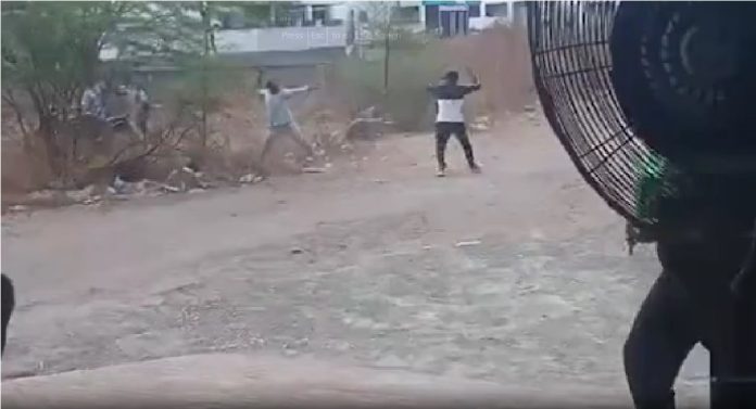 पुणे हादरलं! शिवीगाळ करुन कोयता घेऊन आले अन्... शुल्लक कारणावरुन निर्घृण हत्या