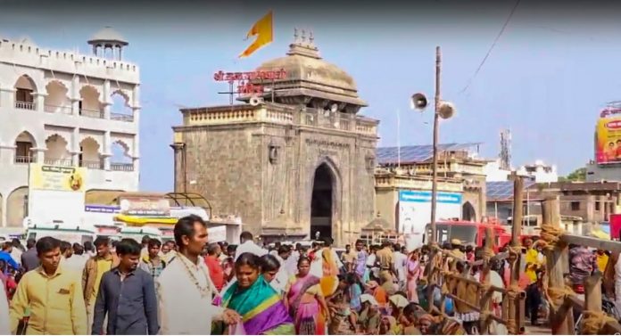 भारतीय संस्कृतीचं भान ठेवा! तुळजाभवानी मंदिरात येणाऱ्या भाविकांना आता ड्रेसकोड? नियम व अटी लागू