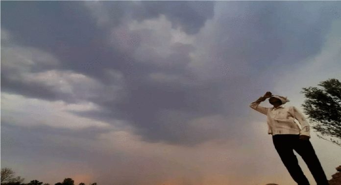 मान्सून लांबला, Maharashtra तील तापमानानं 40 आकडा ओलांडला ; हवामान बदलांमुळं नागरिक हैराण 