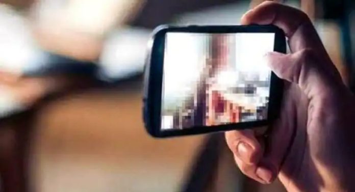 लातूरः गावातील महिलेला नको त्या अवस्थेत पाहिले, व्हिडिओ शूट करण्याच्या नादात जीवानीशी गेला