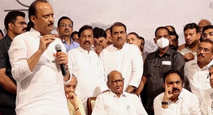 शरद पवारांच्या निवृत्तीला सगळे विरोध करत असताना अजित पवारांनी केलं जाहीर समर्थन, कार्यकर्त्यांना त्यांच्यासमोरच झापलं