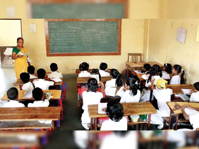 शाळांमध्ये आधीच शिक्षकांची कमी; त्यात लावली निवडणूक ड्युटी, विद्यार्थ्यांच्या शिक्षणाचं काय? title=